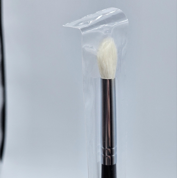 Morphe M573 Pointed Deluxe Blender Brush - Picture 5 of 5